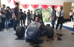 Akhmad Muqowam Lepas Tim Formula Student UNS Lomba di Jepang