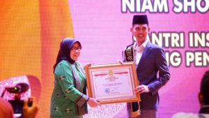 Asrorun Ni’am Raih Penghargaan Santri of The Year 2019