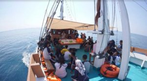 Pelajar Antusias Ikuti Pelayaran Edukasi Maritim dengan Kapal Pinisi
