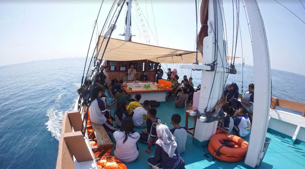 Pelajar Antusias Ikuti Pelayaran Edukasi Maritim dengan Kapal Pinisi