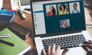Perbedaan Meeting Online dan Webinar yang Harus Anda Ketahui!